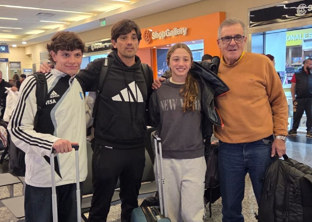 Valentino, Martina, Robertito Delpodio y Claudio Capezzone parte del team de nataci&oacute;n de Mendoza de Regatas