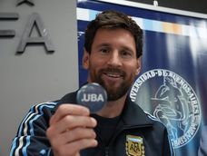 Lionel Messi recibió el Doctorado Honoris Causa de la UBA: Es un orgullo muy grande.