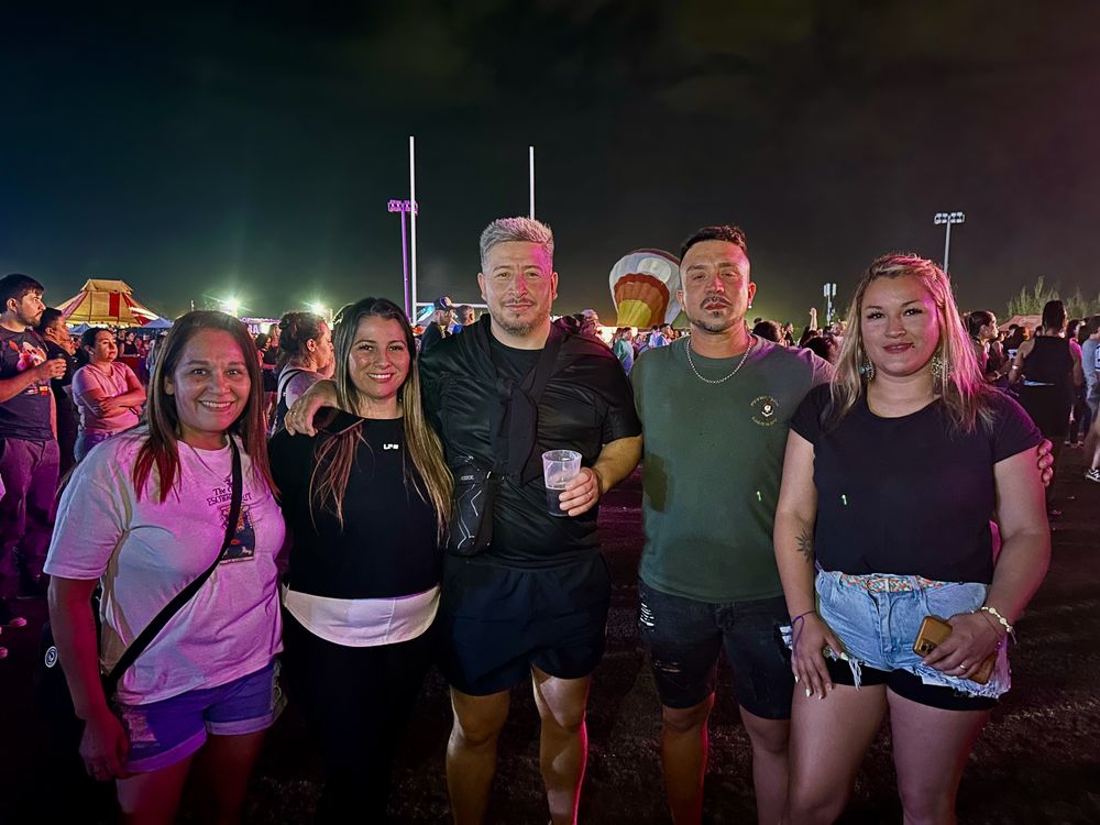 Analia, Yaz, Gustavo, Emanuel y Evelyn dijeron presente en este cierre bailable de la Fiesta de la Cerveza.