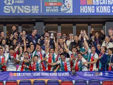 Los integrantes de la selección argentina de rugby&nbsp; levantan la copa en el torneo seven de Hong Kong