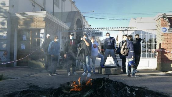 El sindicato rechazó el ofrecimiento de las empresas y presentó una contra propuesta, menos favorable que la que habían llevado en una reunión previa. Foto: Orlando Pelichotti / Los Andes.