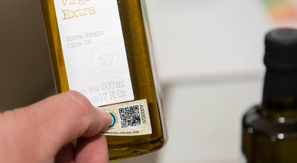 Cada botella de aceite IG incluye tecnología de seguridad y trazabilidad.