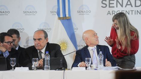 Los Andes | El ministro del Interior, Guillermo Francos, y los senadores Bartolomé Abdala (LLA) y Juliana Di Tullio (UP) durante el plenario del Senado (Foto: Federico López Claro)