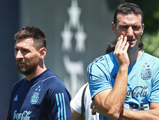 El entrenador de la Selección, Lionel Scaloni, aseguró que observará el estado físico de Messi