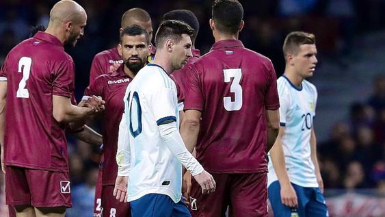 Las dos victorias de Venezuela sobre Argentina en Eliminatorias, estuvo en cancha Lionel Messi. / Gentileza. Las dos victorias de Venezuela sobre Argentina en Eliminatorias, estuvo en cancha Lionel Messi. / Gentileza.