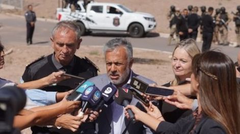 Los Andes | El gobernador Alfredo Cornejo, la vicegobernadora Hebe Casado y el director del Servicio Penitenciario, Eduardo Orellana. Foto: Prensa Mendoza