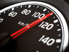 ni 60 ni 120 km/h: a que velocidad se recomienda viajar para cuidar el motor del auto
