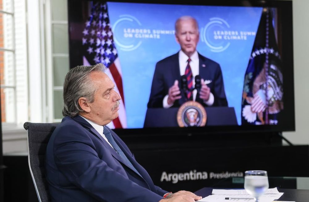 El presidente Alberto Fernández diserta en la Cumbre de Cambio Climático, tras ser invitado por su par estadounidense Joe Biden. (Presidencia)