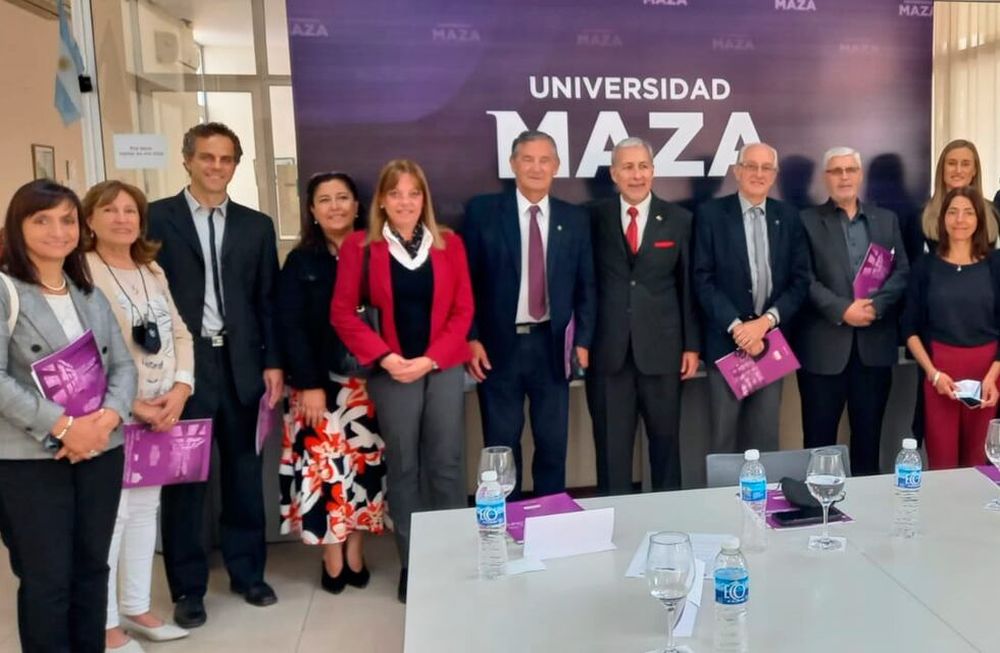 En la sede de la Universidad Maza se firmó el acta compromiso entre autoridades de distintas universidades mendocinas.