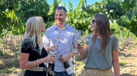 Los Andes | Valentina Iudica y sus hijos Emiliano y Candela Rico, a fines de 2019  presentaron las primeras líneas de botellas de guarda de la bodega.