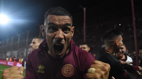 José Sand, goleador histórico del Granate, marcó el 3-0 final de Lanús sobre Arsenal. / Gentileza.