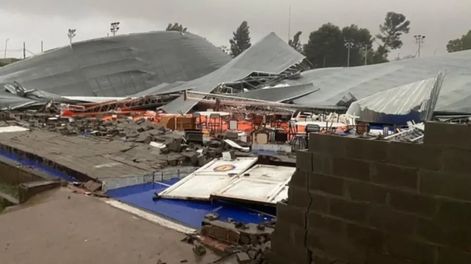 Fuerte temporal en Bahía Blanca dejó destrozos en la ciudad, varios heridos y evacuados. - Gentileza