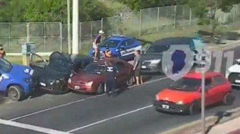 Los Andes | Robó un auto e intentó fugarse de una manera insólita / Captura de video