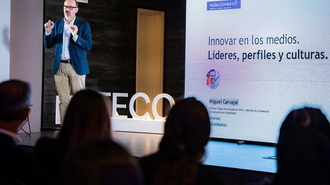 La exposición central estuvo a cargo de Miguel Carvajal Prieto, periodista, investigador, profesor y director del Máster en Innovación en Periodismo en la Universidad Miguel Hernández en España.