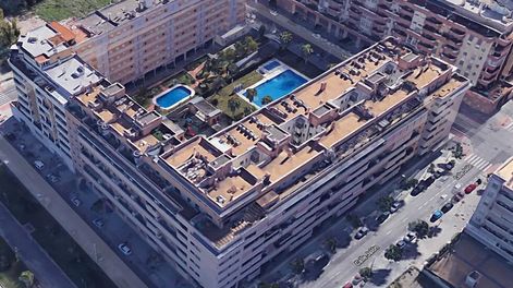 Conmoción en España: investigan si tiró a una nena por el balcón y luego se suicidó