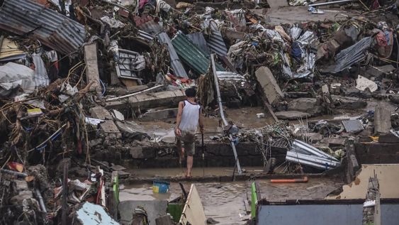 Daños causados por el tifón Kalmaegi en Talisay City, Cebú, Filipinas.&nbsp;