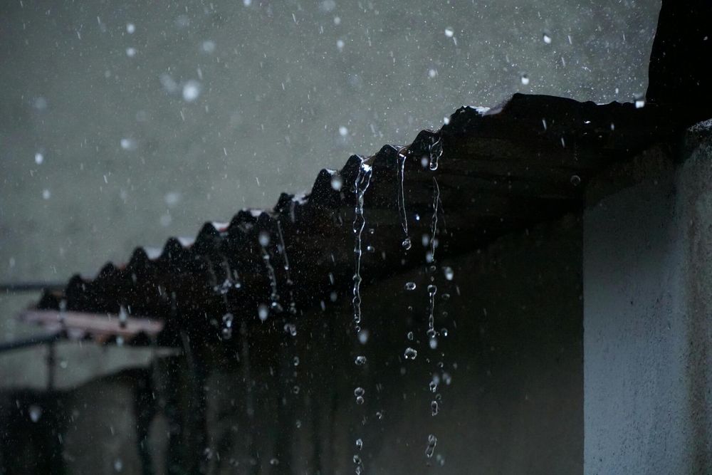 Aporte del cielo. Aun dentro de la aridez, Mendoza cuenta con precipitaciones que pueden ser utilizables para consumo doméstico y agrícola.