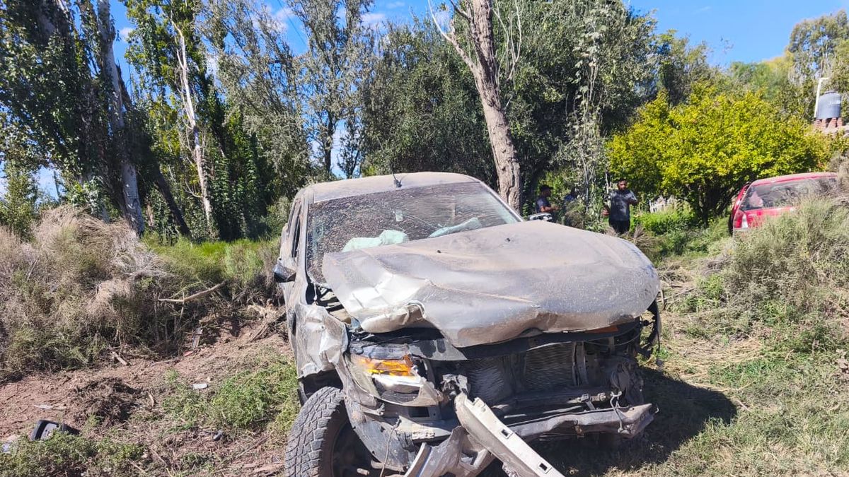 Un conductor alcoholizado chocó contra un auto en Lavalle y terminó adentro de una casa: hay un herido grave
