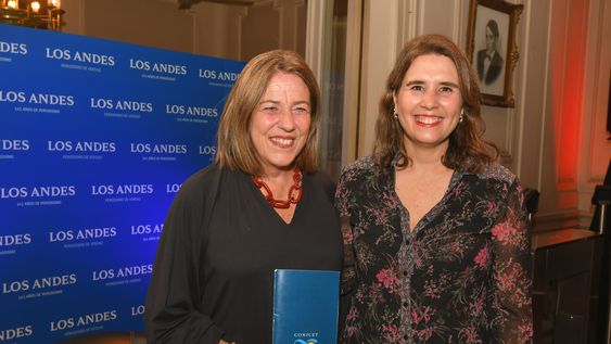 La historiadora Beatriz Bragoni, junto a Virginia Mellado, durante la presentación de su nuevo libro “Un estado provincial en transformación: Política, Administración y Cultura”.