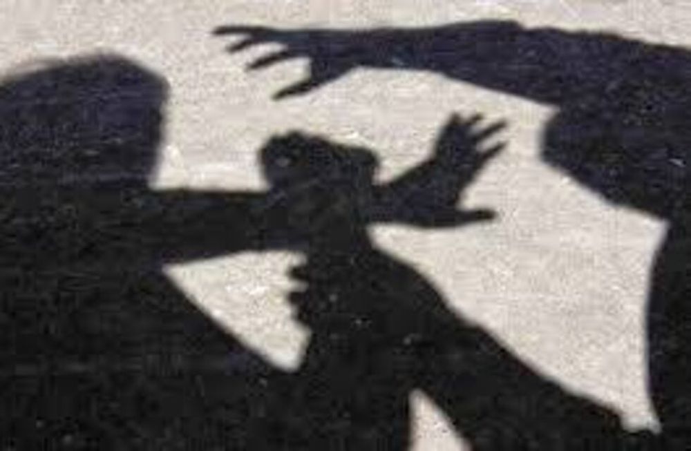 Un trágico hecho de violencia ocurrió en el distrito sanrafaelino de Cuadro Nacional, donde un hombre en situación de calle perdió la vida tras ser brutalmente golpeado en una vivienda abandonada.