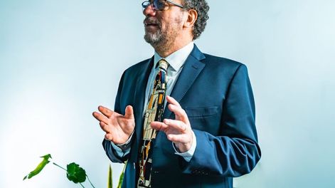 Los Andes | Director de orquesta, pianista y humorista. Presenta La música de las ideas.