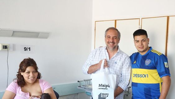 El intendente Matías Stevanato fue a conocer a Gina y felicitar a sus padres.