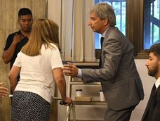 El exjuez federal Walter Bento junto a su esposa Marta Boiza y su hijo Nahuel Bento, los tres condenados por integrar un clan dedicado al lavado de dinero. El exjuez federal Walter Bento junto a su esposa Marta Boiza y su hijo Nahuel Bento, los tres condenados por integrar un clan dedicado al lavado de dinero.