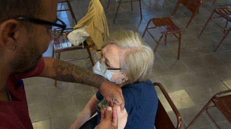 Los Andes | Los integrantes de los grupos de riesgo se están vacunando a buen ritmo, aseguran las autoridades sanitarias locales. | Foto : Orlando Pelichotti / Los Andes