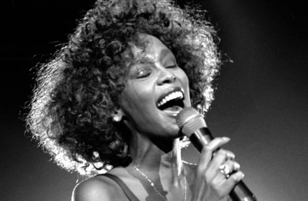 Los horrorosos detalles de la autopsia a Whitney Houston: sin dientes, peluca cosida y la nariz podrida