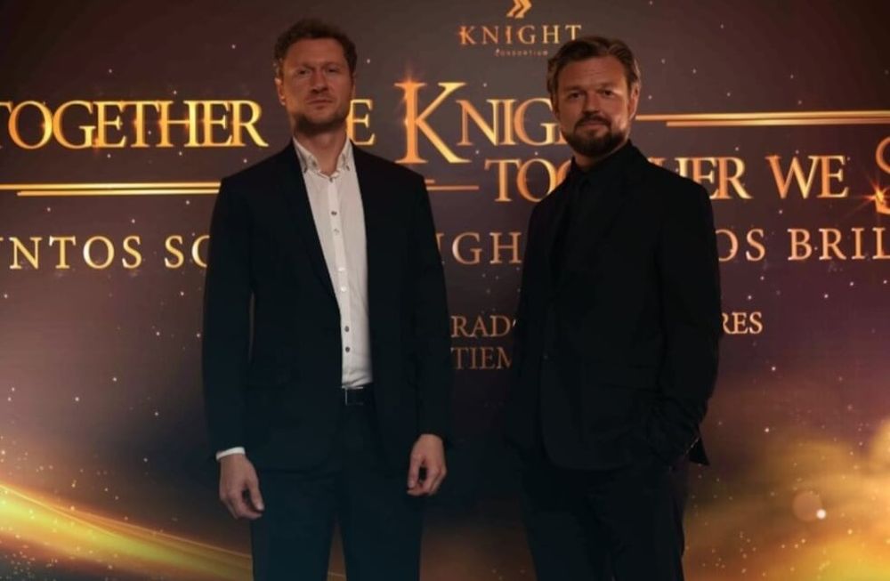 La investigación de la presunta megaestafa piramidal a más de 20 mil vecinos de San Pedro busca saber quién contrató a los actores que se hicieron pasar por CEO de la Fundación Knight Consortium.