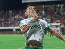 Ricardo Centurión se fue de Bolivia y busca la vuelta al fútbol argentino.