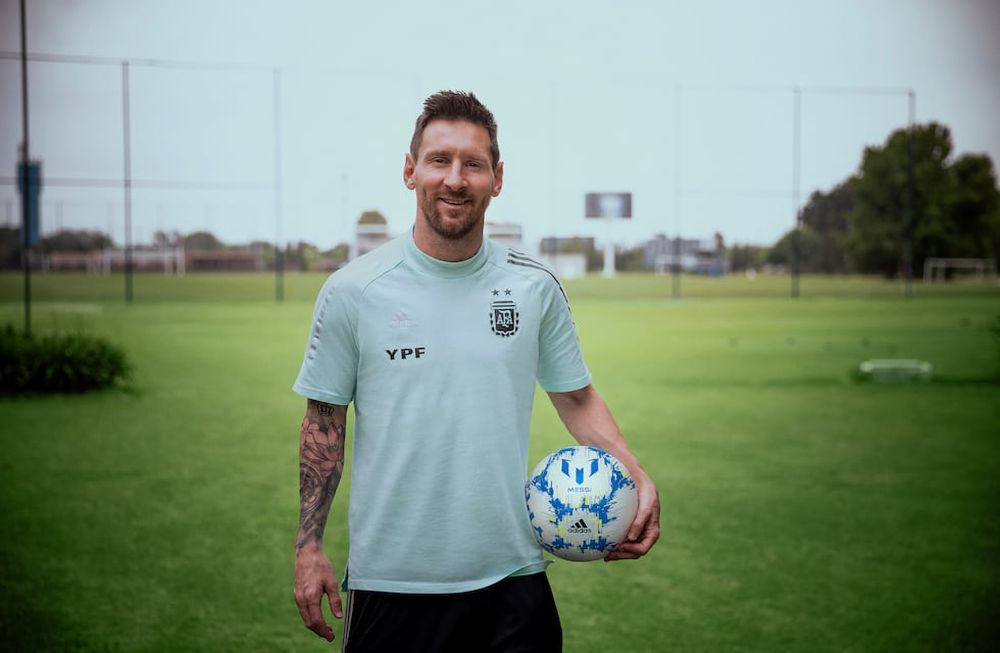 Ya podés conseguir la nueva pelota YPF Messi en todas las estaciones del país