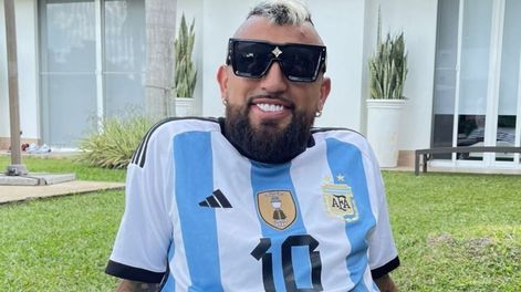Arturo Vidal celebró el titulo de Argentina con la camiseta de la selección (Instagram)