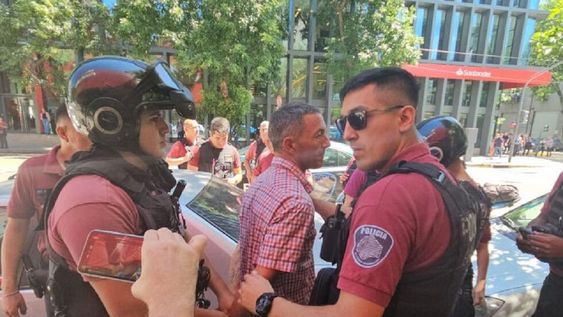 Detuvieron a Gastón Mercanzini, acusado de atentar contra la vida del presidente Javier Milei con una botella de vidrio (X / Gabriel Iezzi)