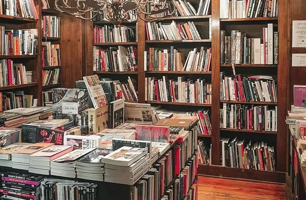 Desde la primera vez que vine a la Argentina, la ciudad de Buenos Aires me pareció la más literaria de América Latina. Aquí las librerías están repletas de gente y de libros.
