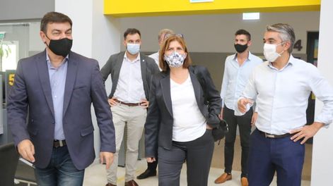 Los Andes | Otros tiempos. De Marchi, Bullrich y Bragagnolo. Atrás, izq, el presidente del Pro mendocino Alvaro Martínez. Ahora, Bullrich destila furia.