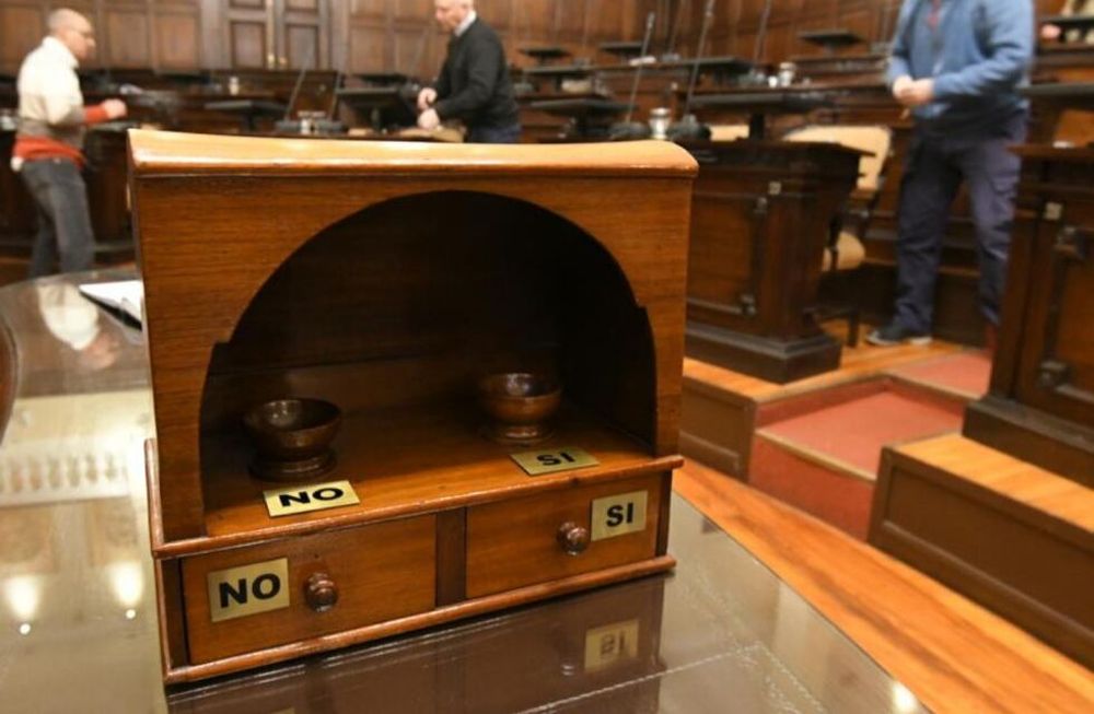 No se conoce país alguno en el que no acatar un orden de la autoridad, no constituye desobediencia, salvo para ciertos jueces supremos de Mendoza. Foto: Orlando Pelichotti/ Los Andes