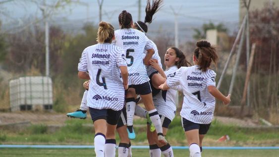 Las Leprosas siguen liderando en su grupo, tras una goleada en la quinta fecha del torneo de Liga Mendocina. /Gentileza Prensa de Independiente Rivadavia.