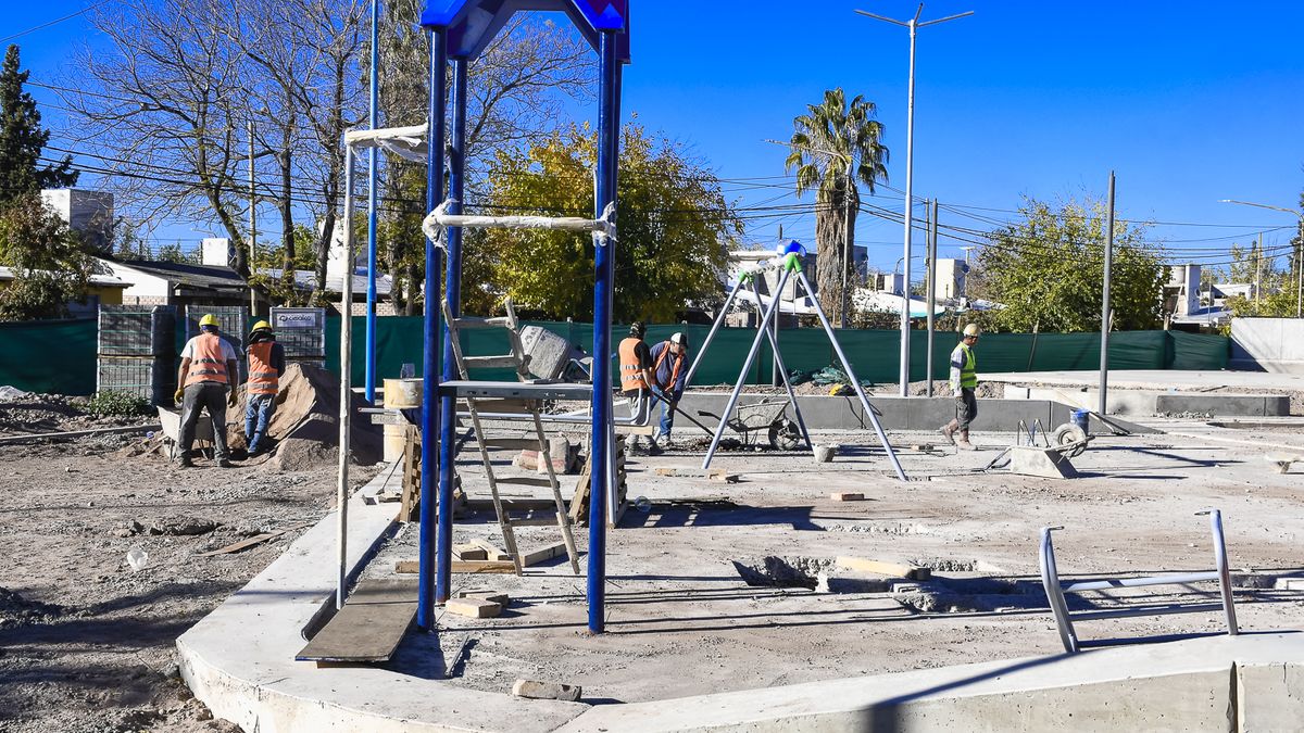 Infraestructura urbana: avanzamos en la renovación de la plaza del barrio Higuerita y el entorno de la escuela Bernardo Razquin