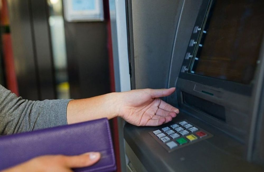 ¿Por qué no deberías imprimir tickets en el cajero automático? Consejos para proteger tus datos