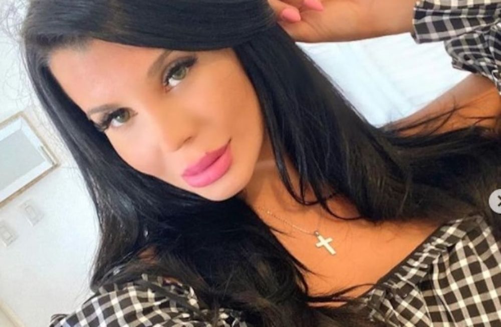 Charlotte Caniggia deslumbró con un “total black” y mucha transparencia en sus redes