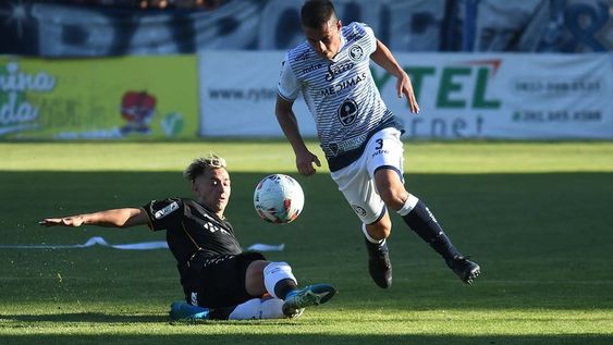 Independiente Rivadavia y Almirante Brown empataron 1-1 en el Bautista Gargantini. Todo se definirá en Buenos Aires. / José Gutiérrez