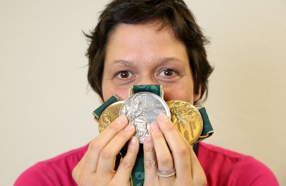 Subasta sus medallas para pagar deudas