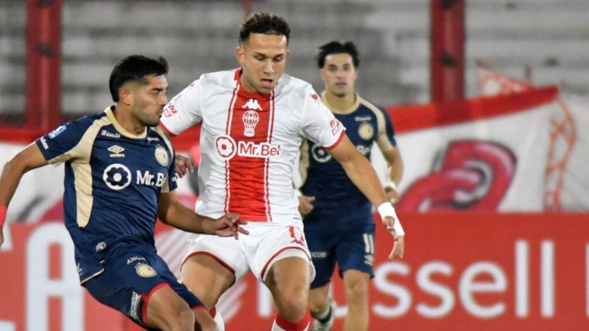 Argentinos Juniors y Huracán empatan por los cuartos de final del Torneo Apertura
