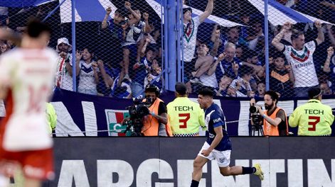 Los Andes | Aquino se despidió de Vélez, después de ser campeón de la Liga Profesional. (Fotobaires)