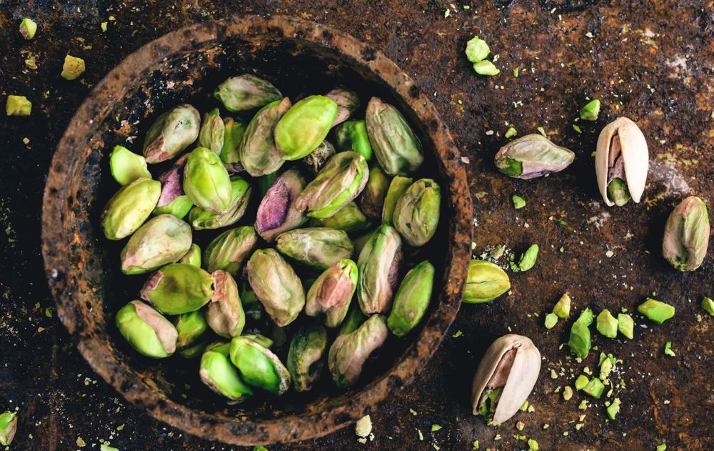 Su efecto es antiinflamatorio y sus nutrientes lo convierten en una alternativa saludable a las comidas pesadas antes de dormir.