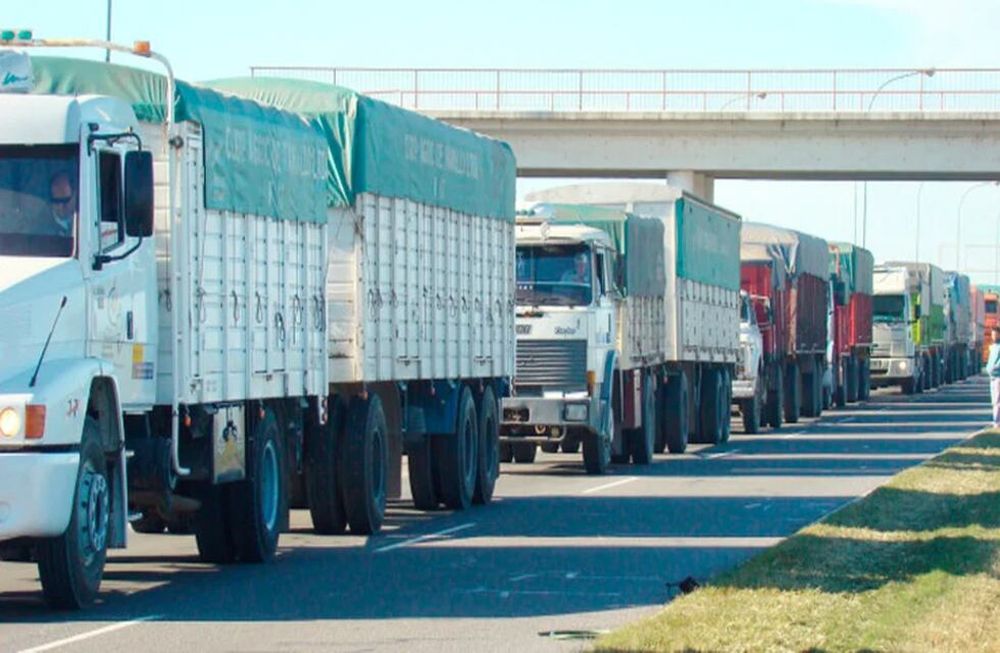 El conflicto por el desabesticimiento del combustible en Argentina se ha extendido y, como era de esperar, ha terminado por golpear al campo mendocino.