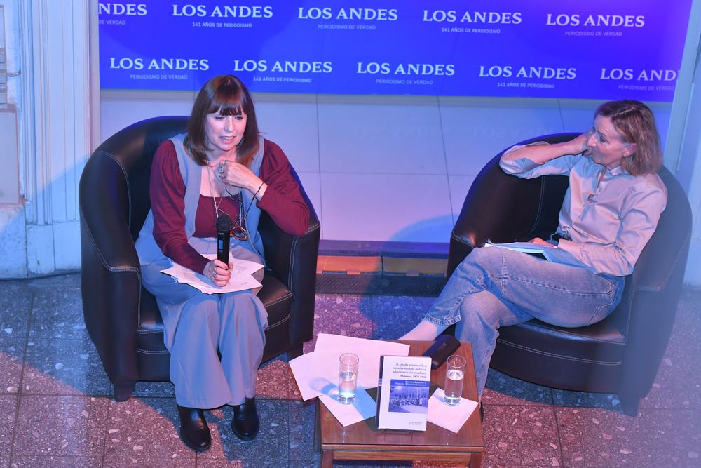 Alejandra Massi y María Teresa Brachetta fueron las presentadoras del nuevo libro de la reconocida historiadora Beatriz Bragoni en el edificio de Diario Los Andes.