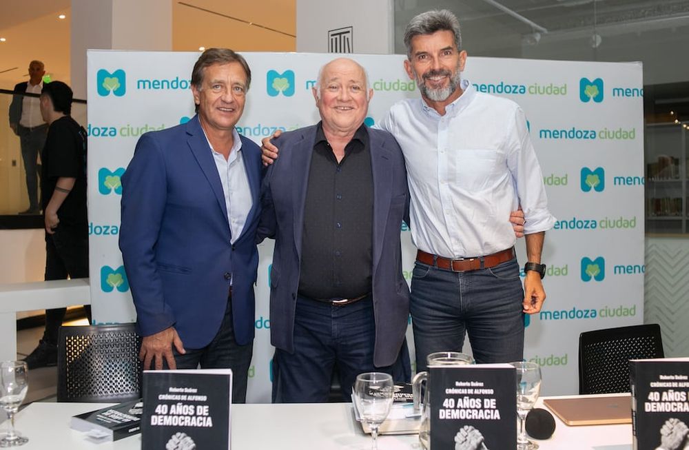 Se presentó “40 años de Democracia, Crónicas de Alfonso”, con la participación de Ulpiano Suarez