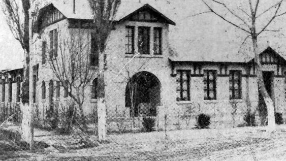 Escuela Juan Lavalle en Villa Tulumaya, Lavalle, construida a finales de la década de 1920 (Fuente: La Quincena Social, n. 553-554, julio de 1942).